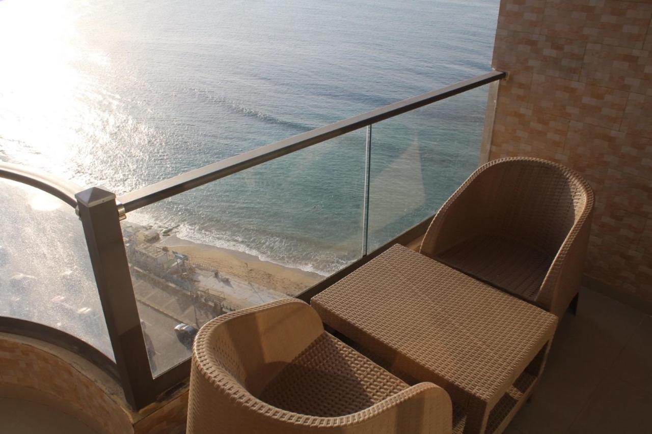Breathtaking Wide Seaview Apartment